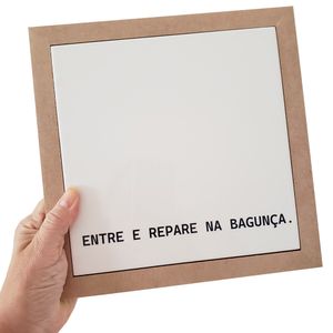 Azulejo Entre e repare na bagunça